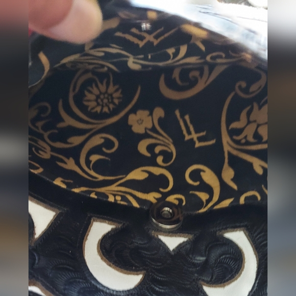 Leaders in Leather Hand Tooled Western Purse - Picture 8 of 14